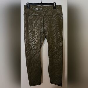 Fabletics green leggings never worn -XL